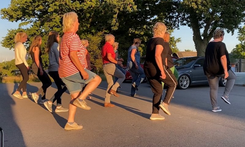 Tanzende Frauen der Line Dance Gruppe Tide Liner aus Immenstedt